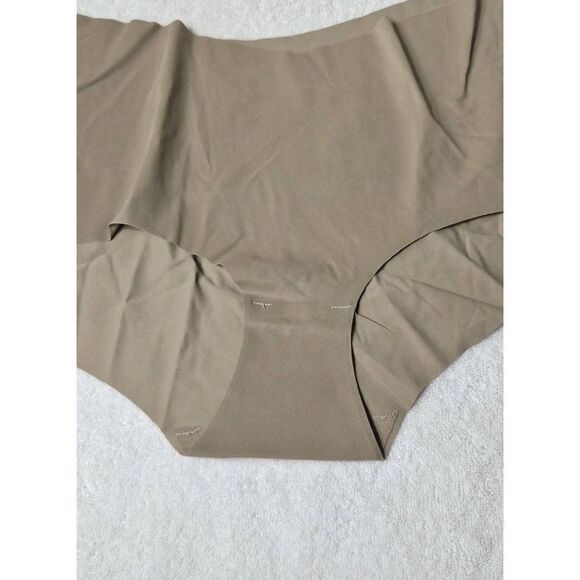 Skims panty  - Picture 3 of 8